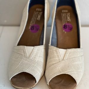 Toms beige open toe wedge 8.5